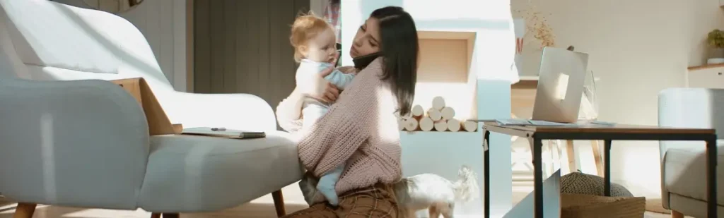 woman with her child discussing a parenting plan for unmarried parents