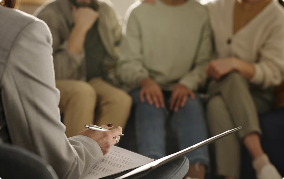 Family during theraphy with a Psychologist