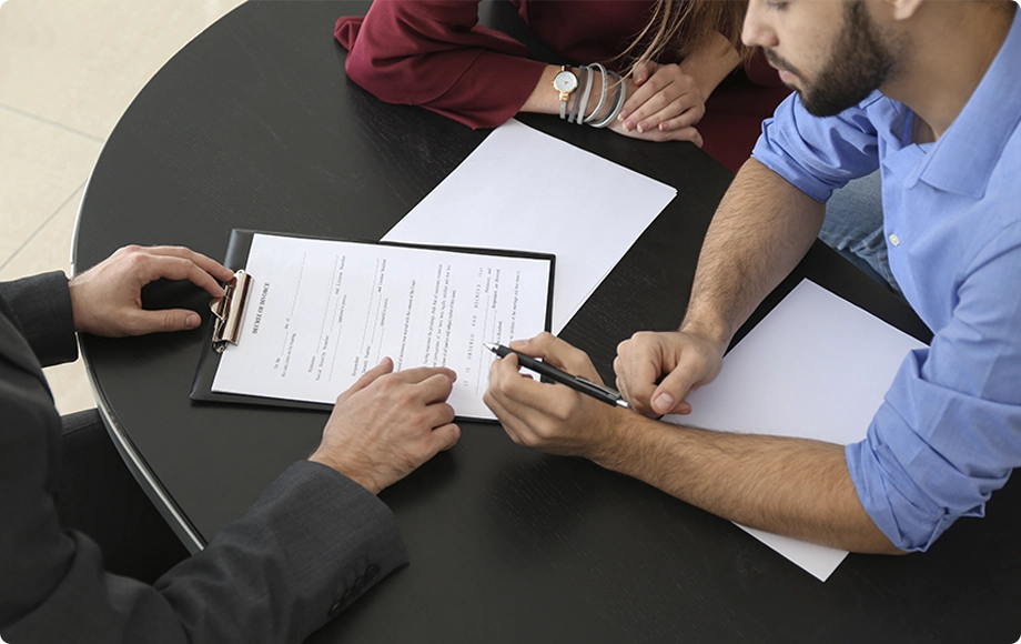 Couple signing Collaborative divorce Agreement