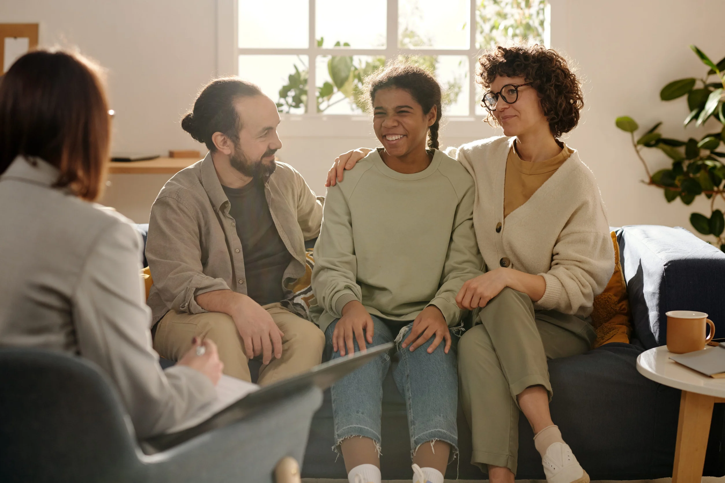 Two parents coordinating a parenting schedule in Washington State